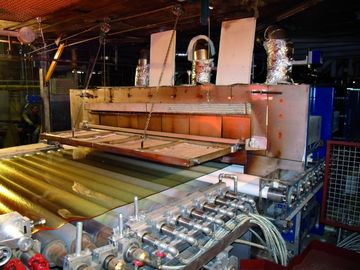 Gekalanderd Glas dat Industriële Glasoven onthardt